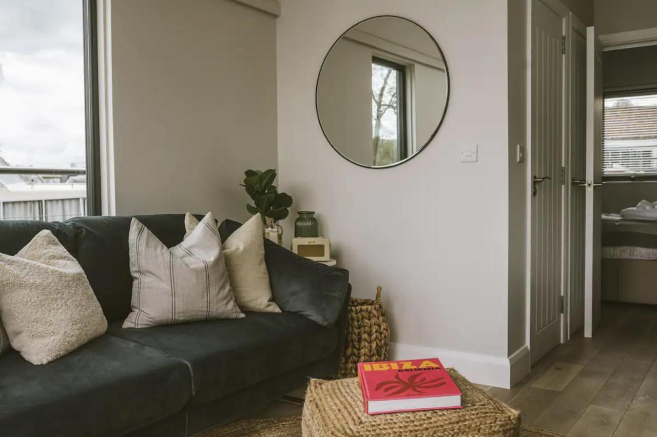 Water Cabin With Water Sports Equipment And Bikes, Bath Bristol Extérieur photo