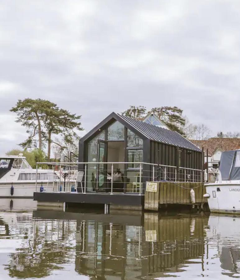 Water Cabin With Water Sports Equipment And Bikes, Bath Bristol Extérieur photo