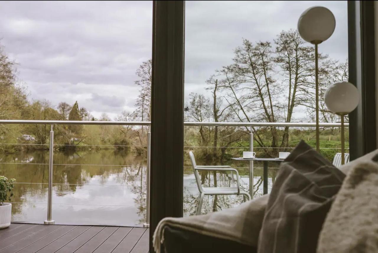 Water Cabin With Water Sports Equipment And Bikes, Bath Bristol Extérieur photo